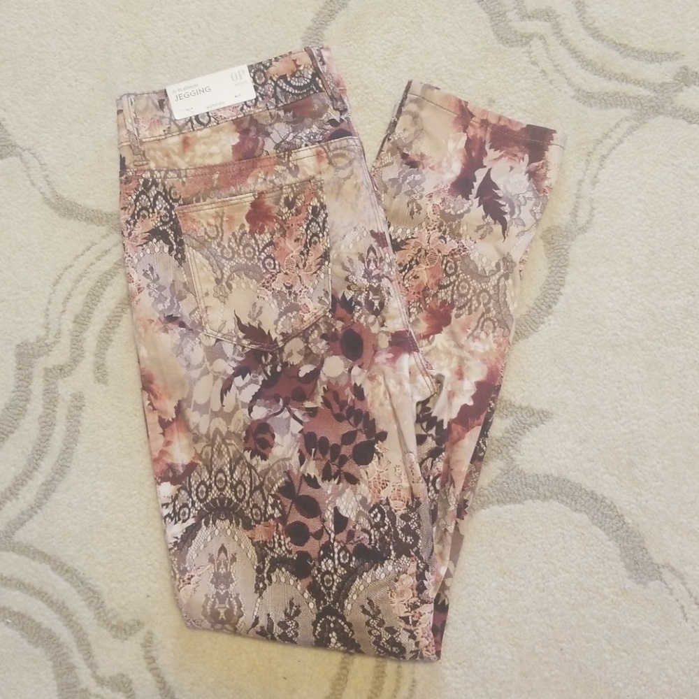 Floral lace print crop jegging